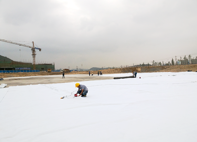 富士康人工湖防渗施工