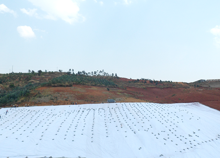 建水岔科镇尾矿库防渗施工