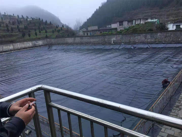 土工膜施工现场