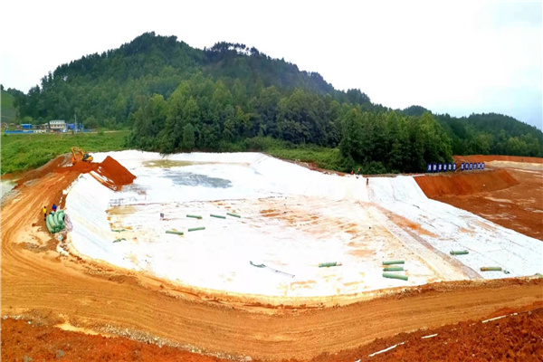 复合土工膜施工现场